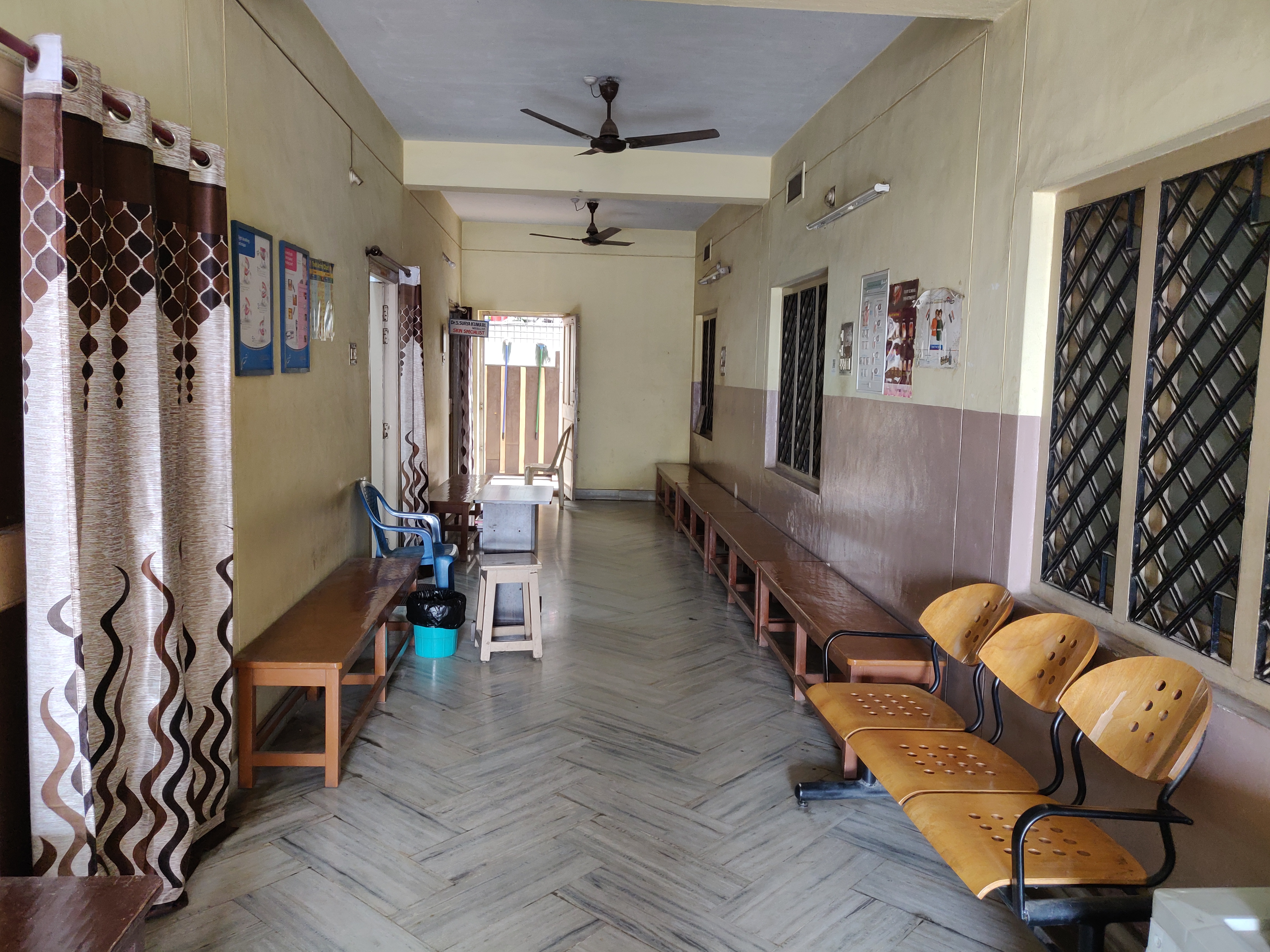 Dental treatment suite with advanced equipment